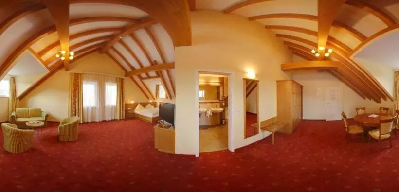 Hotelli Weingut Matthias Dostert / Culinarium