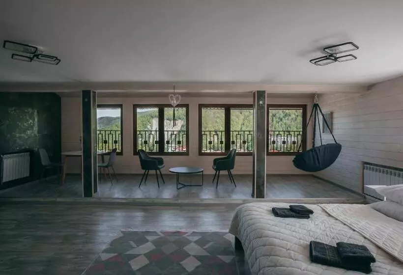 ペンション Guest House бескид