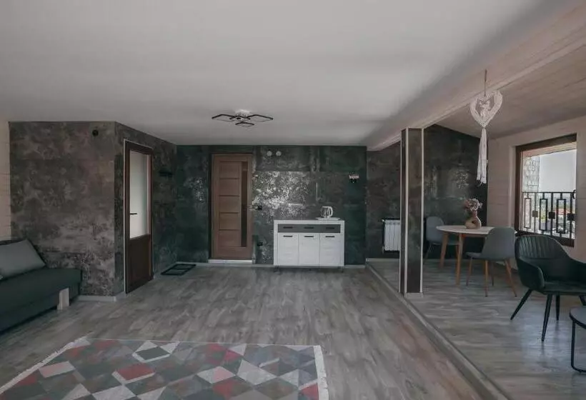 ペンション Guest House бескид