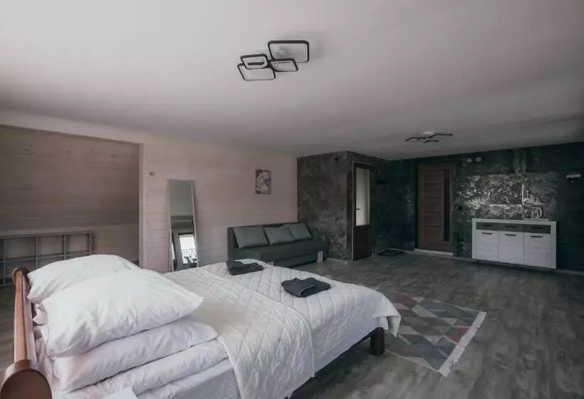 ペンション Guest House бескид