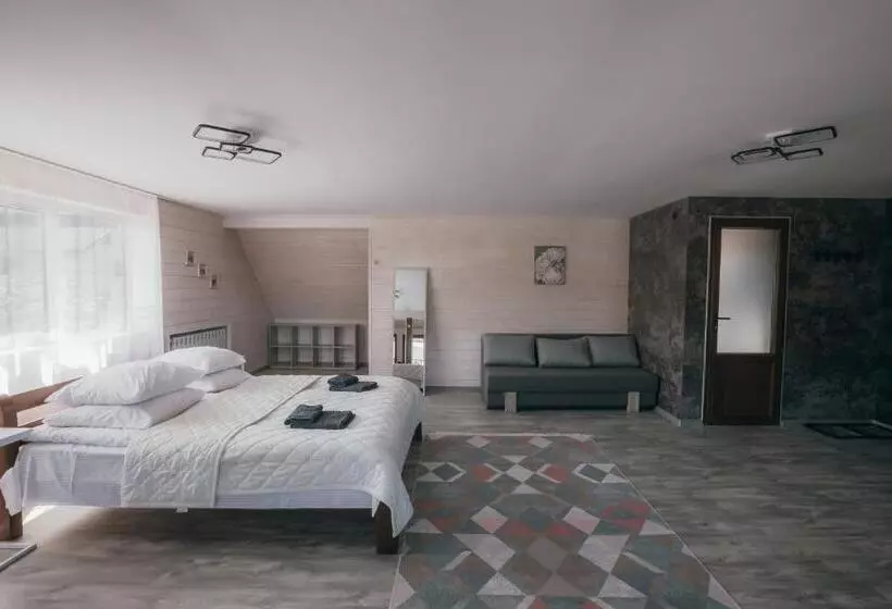 ペンション Guest House бескид