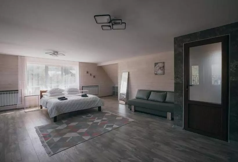 ペンション Guest House бескид