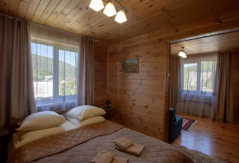 ペンション Guest House бескид