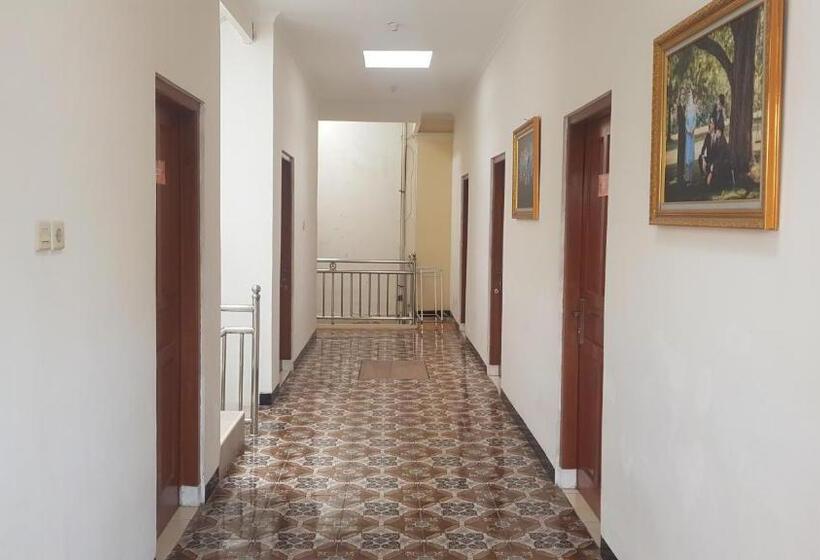 Pensão Guest House Griya Thamrin Syariah