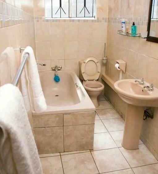 پانسیون Ngenani Guest House