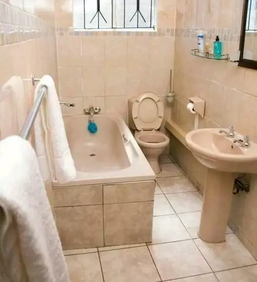 پانسیون Ngenani Guest House