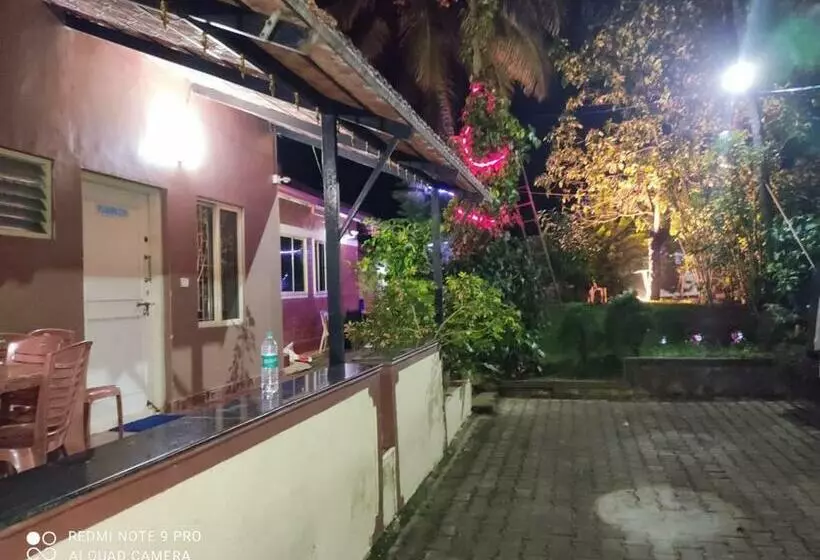 ペンション The Way Side Cottages