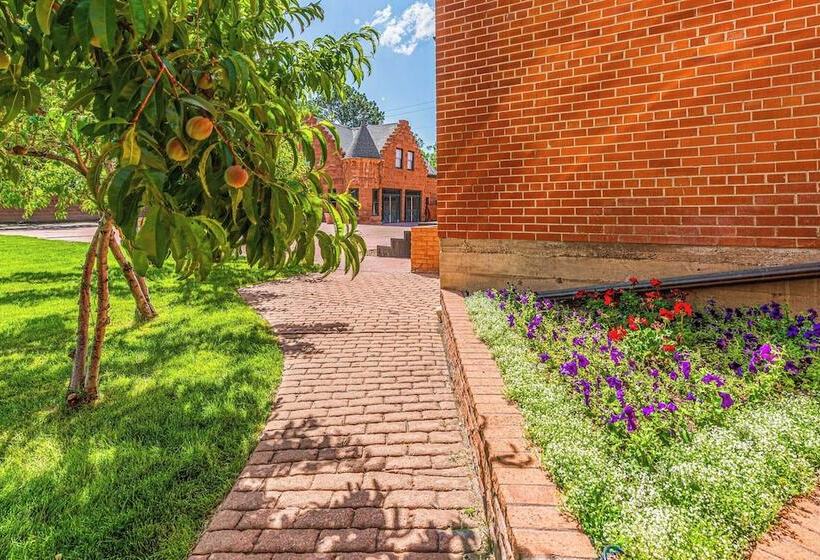 تختخواب و صبحانه Orman Mansion Pueblo S Most Luxurious Stay!