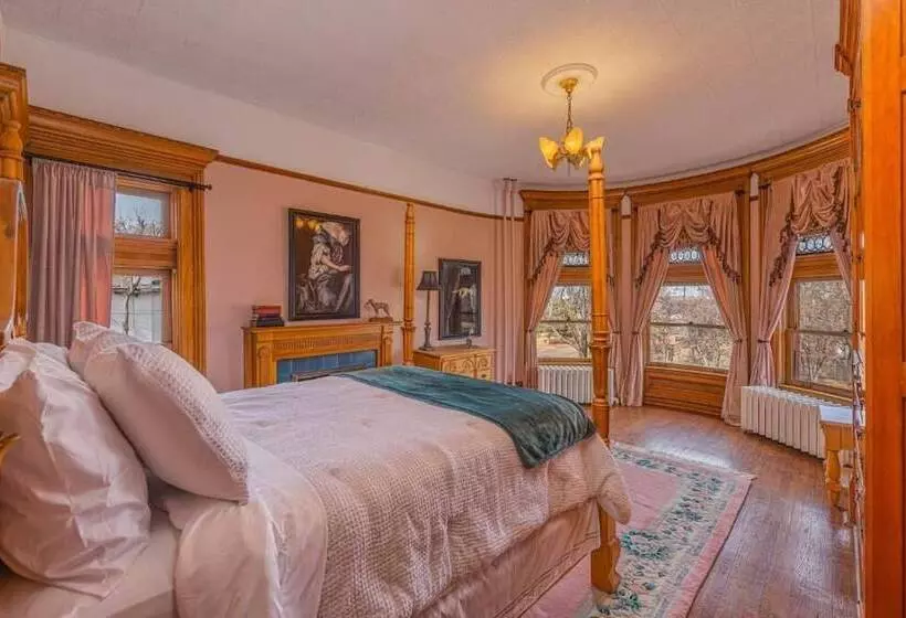 Aamiaismajoitus (B&B) Orman Mansion   Pueblo S Most Luxurious Stay!