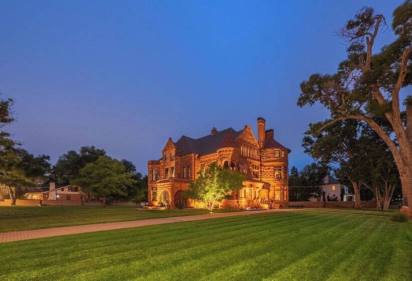 تختخواب و صبحانه Orman Mansion Pueblo S Most Luxurious Stay!