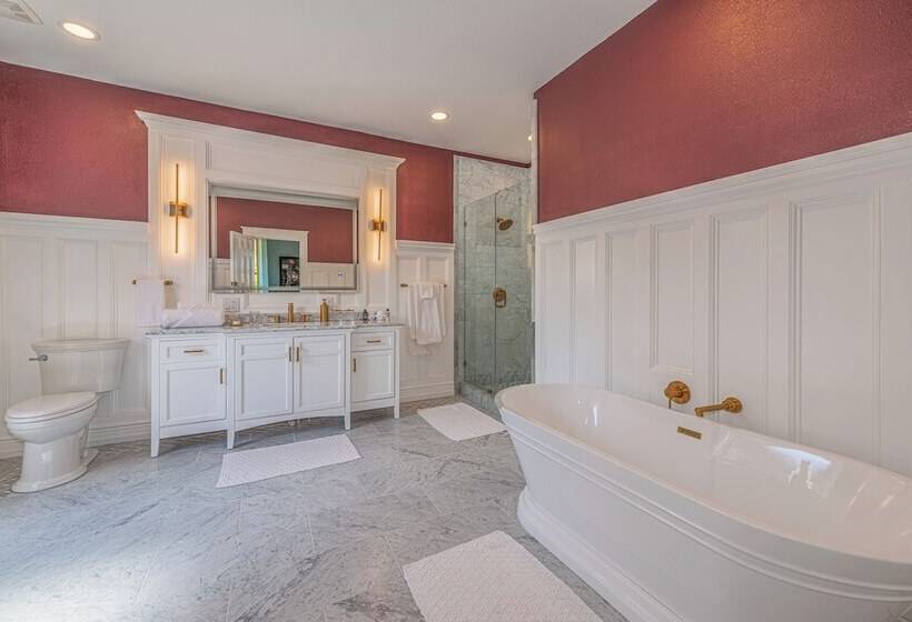 تختخواب و صبحانه Orman Mansion Pueblo S Most Luxurious Stay!