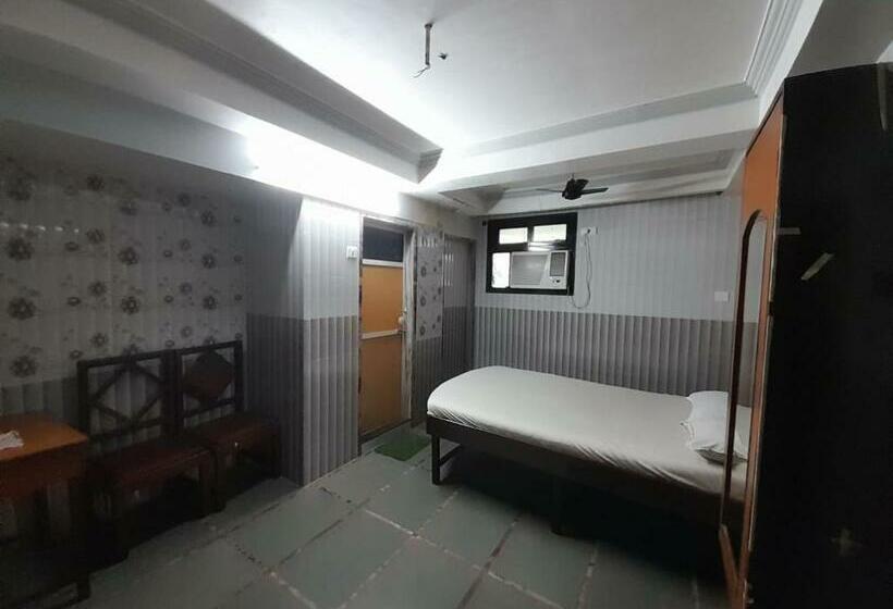 Hotel Aaiye Lodging & Boarding By Wb Inn