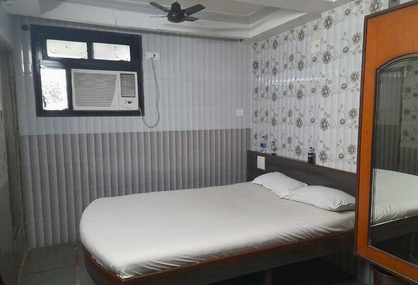 Hotel Aaiye Lodging & Boarding By Wb Inn