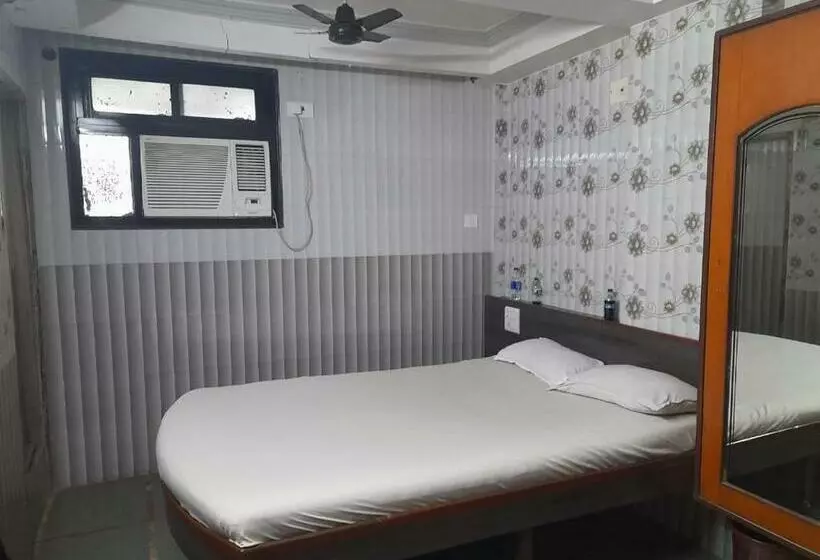 Hotelli Aaiye Lodging & Boarding By Wb Inn