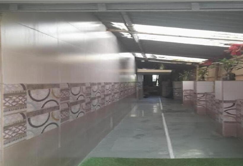 Hotel Aaiye Lodging & Boarding By Wb Inn