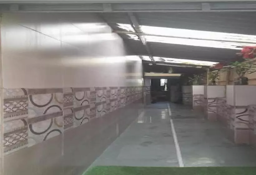 Hotelli Aaiye Lodging & Boarding By Wb Inn