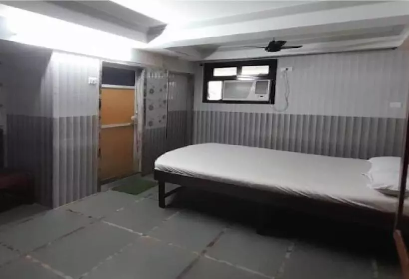 Hotelli Aaiye Lodging & Boarding By Wb Inn