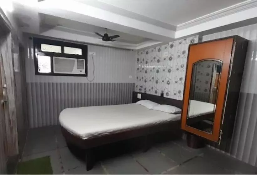 Hotelli Aaiye Lodging & Boarding By Wb Inn