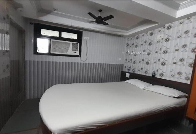 Hotel Aaiye Lodging & Boarding By Wb Inn