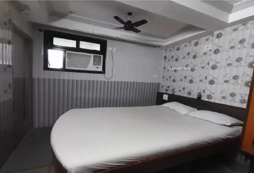 Hotelli Aaiye Lodging & Boarding By Wb Inn