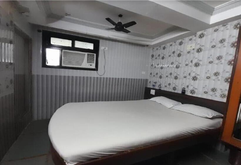 Hotel Aaiye Lodging & Boarding By Wb Inn