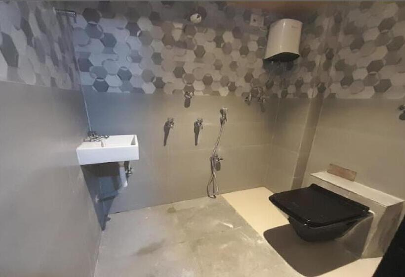 Hotel Aaiye Lodging & Boarding By Wb Inn