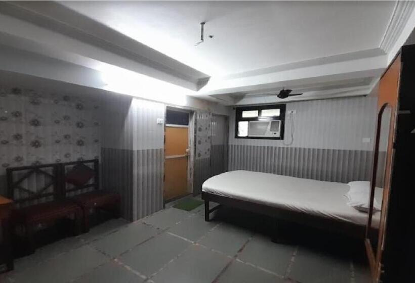 Hotel Aaiye Lodging & Boarding By Wb Inn