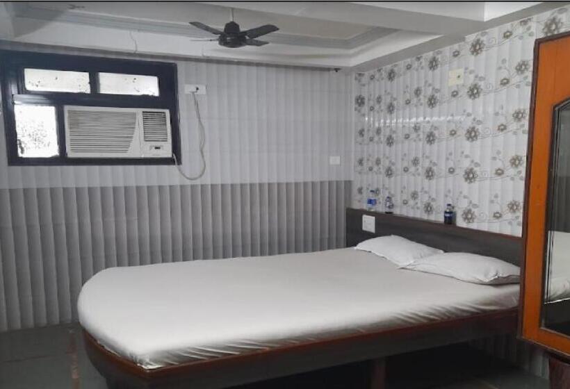 Hotel Aaiye Lodging & Boarding By Wb Inn