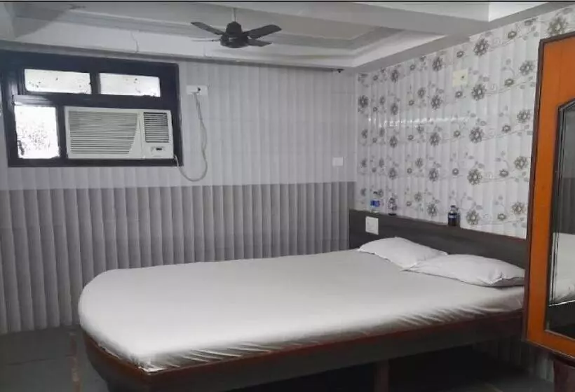 Hotelli Aaiye Lodging & Boarding By Wb Inn