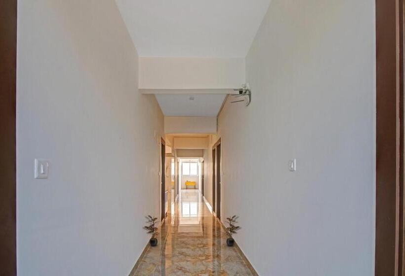 호텔 Collection O 80673 Petals Otium Business