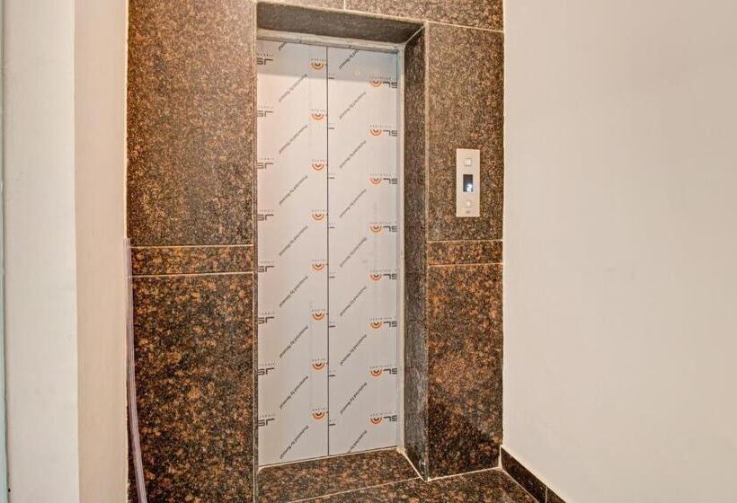 호텔 Collection O 80673 Petals Otium Business