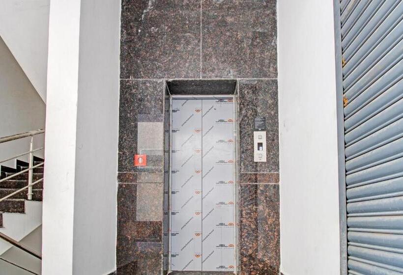 호텔 Collection O 80673 Petals Otium Business