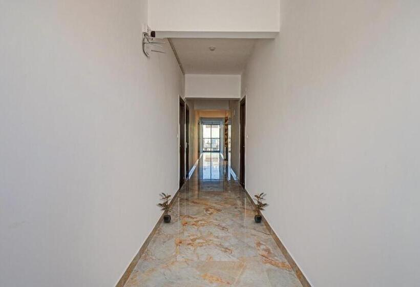 호텔 Collection O 80673 Petals Otium Business