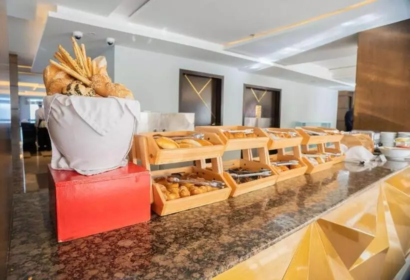 هتل Ramada By Wyndham Murree Lower Topa Resort