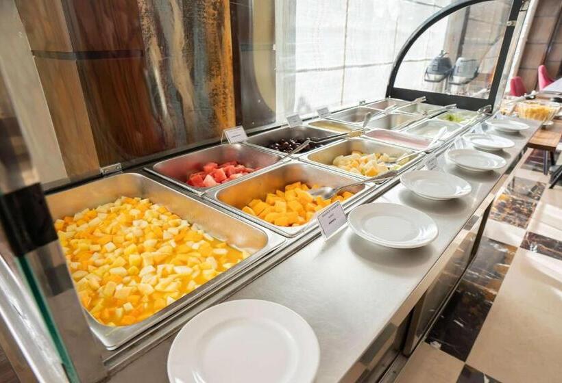 هتل Ramada By Wyndham Murree Lower Topa Resort