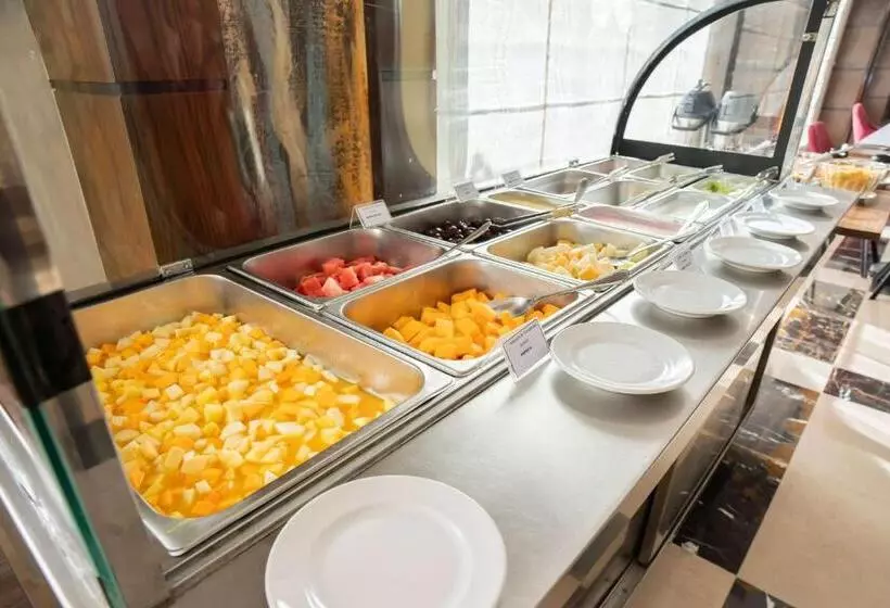 هتل Ramada By Wyndham Murree Lower Topa Resort