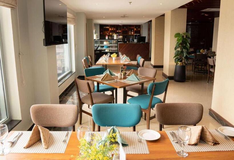 هتل Ramada By Wyndham Murree Lower Topa Resort