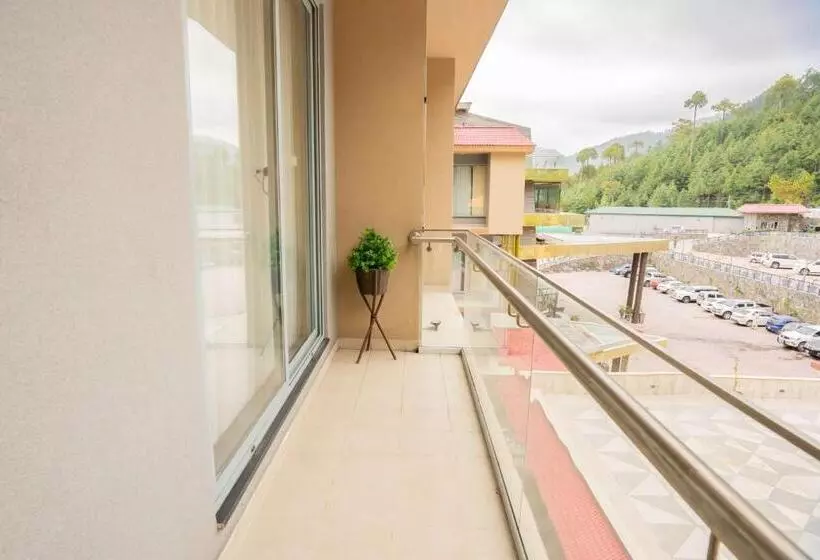 هتل Ramada By Wyndham Murree Lower Topa Resort