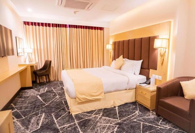 هتل Ramada By Wyndham Murree Lower Topa Resort