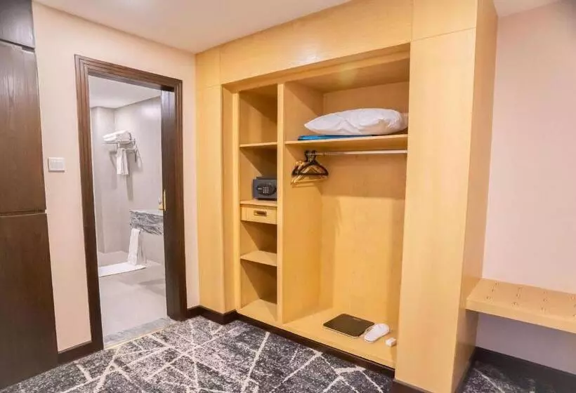 هتل Ramada By Wyndham Murree Lower Topa Resort