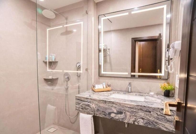 هتل Ramada By Wyndham Murree Lower Topa Resort