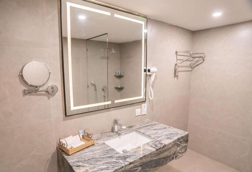 هتل Ramada By Wyndham Murree Lower Topa Resort