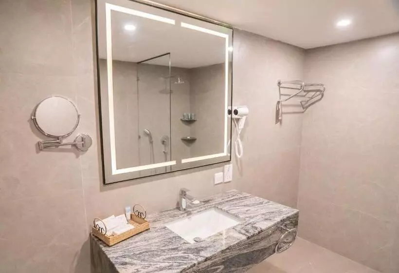 هتل Ramada By Wyndham Murree Lower Topa Resort