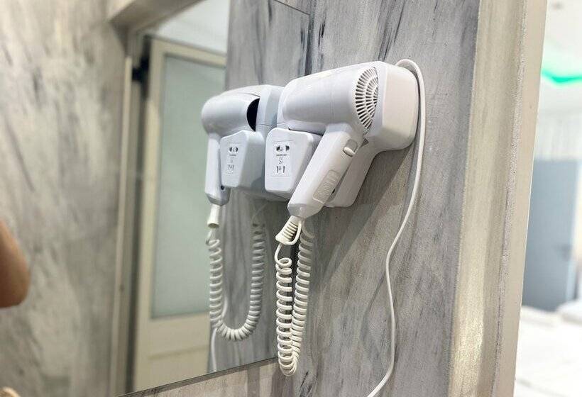 בית מלון כפרי Tirana Square