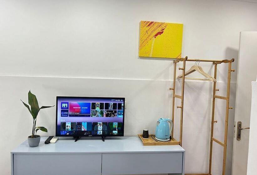 בית מלון כפרי Tirana Square