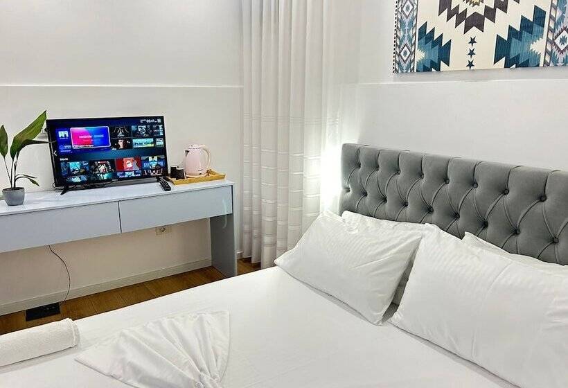 בית מלון כפרי Tirana Square