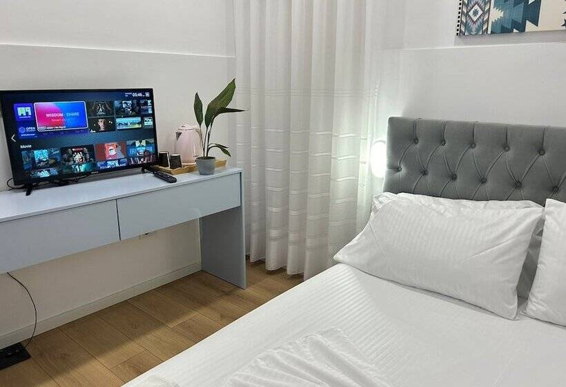 בית מלון כפרי Tirana Square