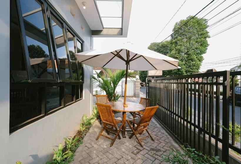 בית מלון כפרי Urbanview B Syariah Lumajang By Reddoorz