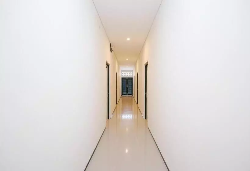 ホテル Urbanview B Syariah Lumajang By Reddoorz