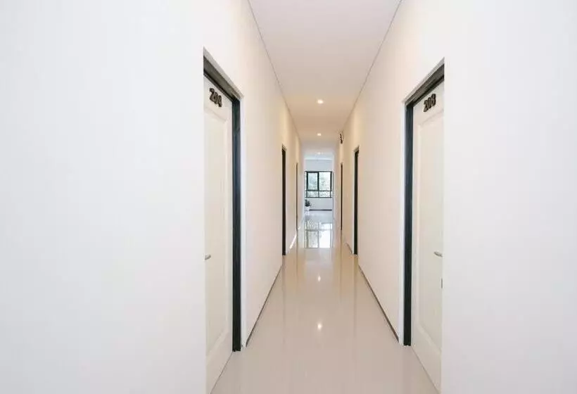ホテル Urbanview B Syariah Lumajang By Reddoorz